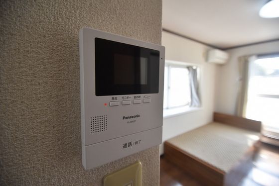 �y�Z�L�����e�B�z�@