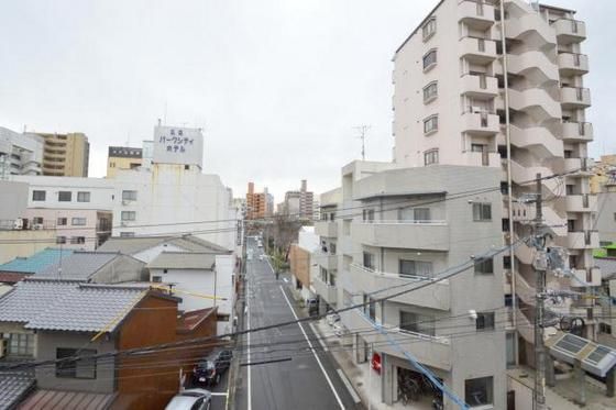 �y���]�z�@