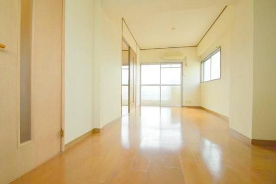 �y�����E���r���O�z�@