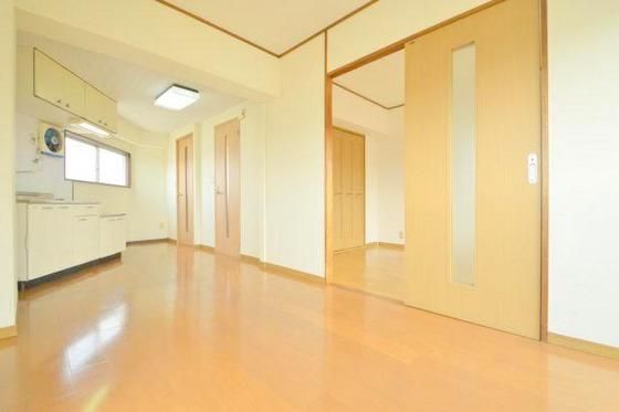 �y�����E���r���O�z�@