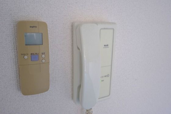 �y�Z�L�����e�B�z�@