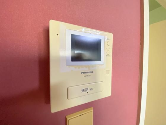 �y�Z�L�����e�B�z�@