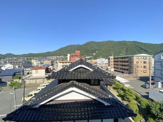 �y���]�z�@