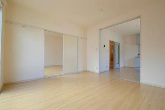 �y�����E���r���O�z�@