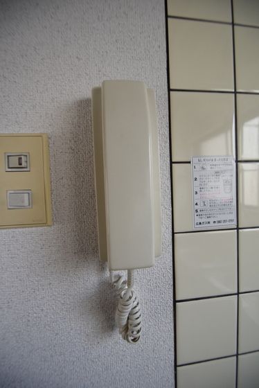 �y�Z�L�����e�B�z�@