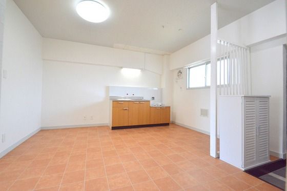 �y�����E���r���O�z�@