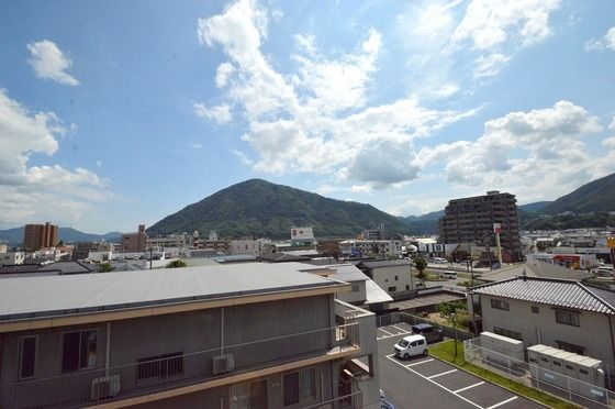 �y���]�z�@