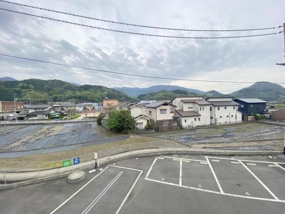 �y���]�z�@