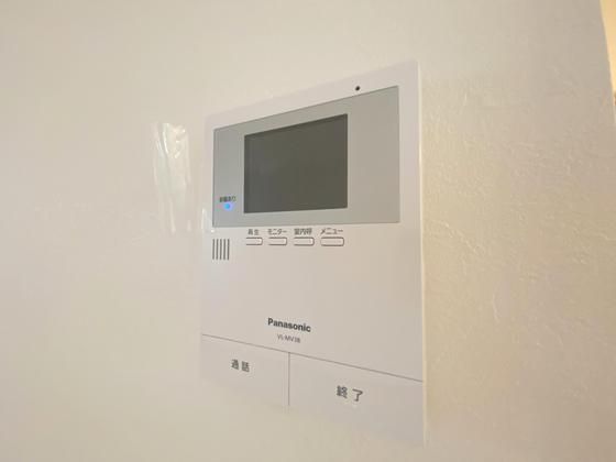 �y�Z�L�����e�B�z�@