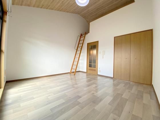 �y�����E���r���O�z�@