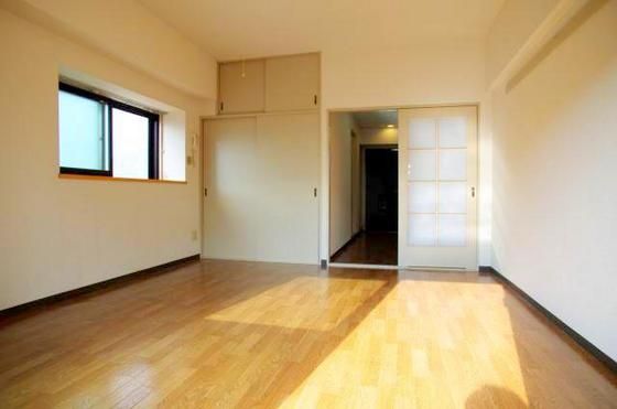 �y�����E���r���O�z�@