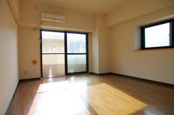 �y�����E���r���O�z�@