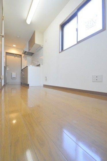 �y�����E���r���O�z�@