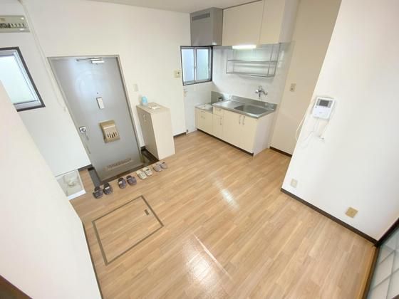 �y�����E���r���O�z�@