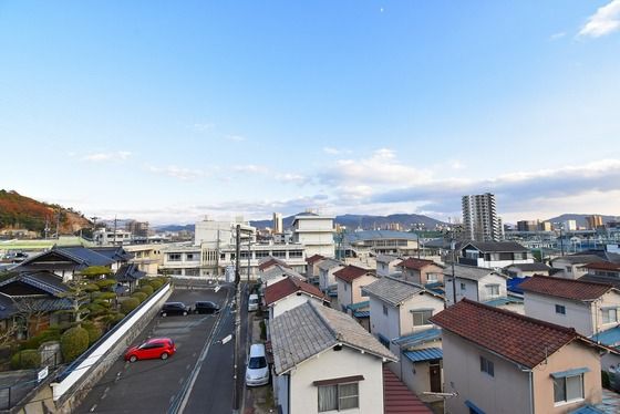 �y���]�z�@