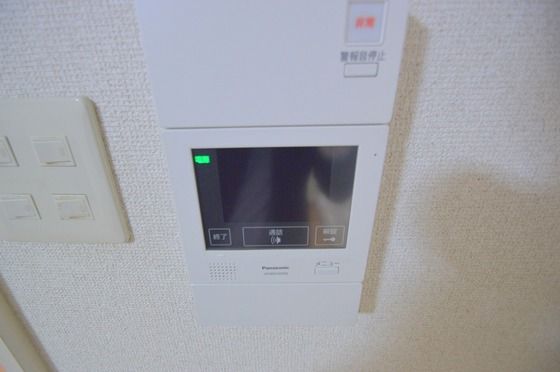 �y�Z�L�����e�B�z�@