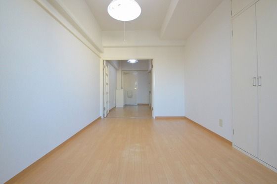 �y�����E���r���O�z�@