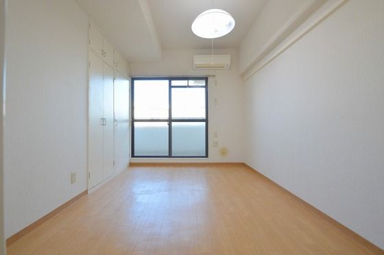 �y�����E���r���O�z�@