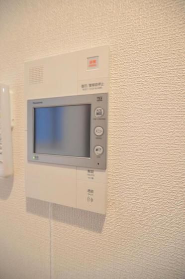 �y�Z�L�����e�B�z�@