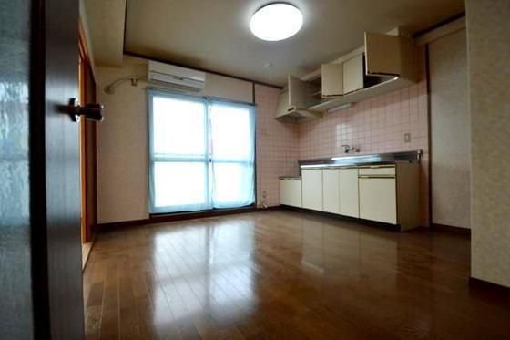 �y�����E���r���O�z�@