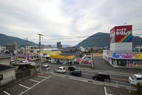 �y���]�z�@