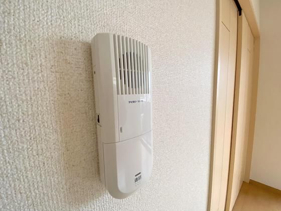 �y�Z�L�����e�B�z�@