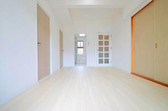 �y�����E���r���O�z�@