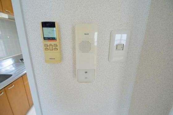 �y�Z�L�����e�B�z�@