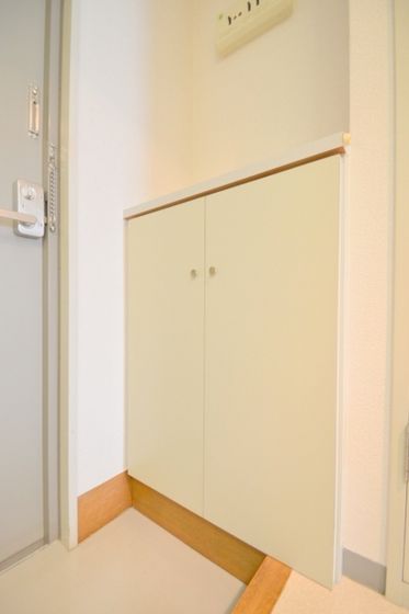 �y���ցz�@���ւɂ̓V���[�Y�{�b�N�X�������ƕt���Ă܂�