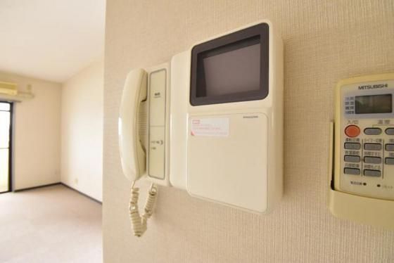 �y�Z�L�����e�B�z�@