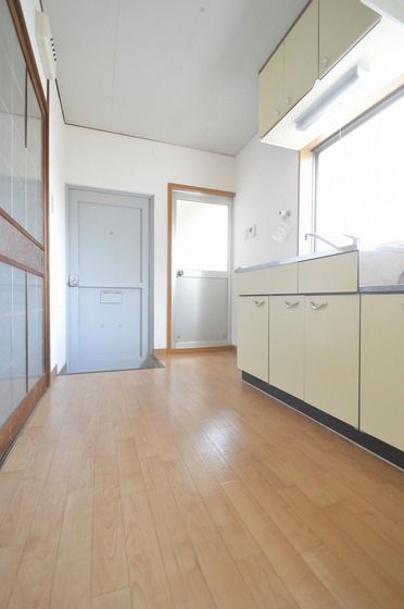 �y�����E���r���O�z�@