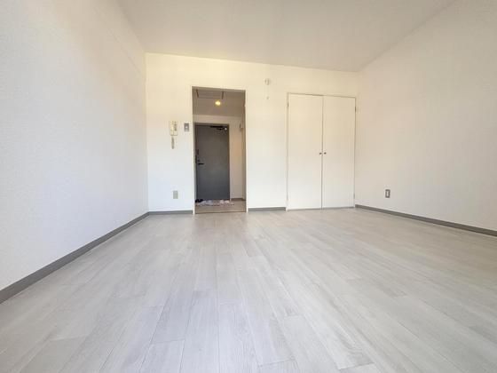 �y�����E���r���O�z�@