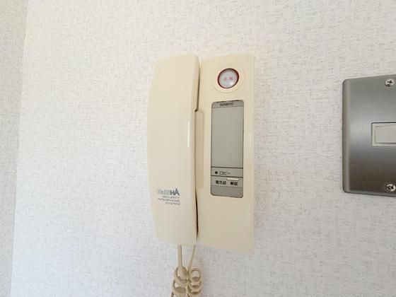 �y�Z�L�����e�B�z�@