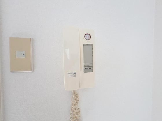 �y�Z�L�����e�B�z�@