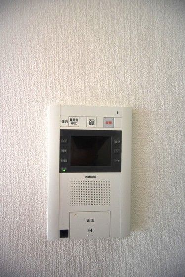 �y�Z�L�����e�B�z�@