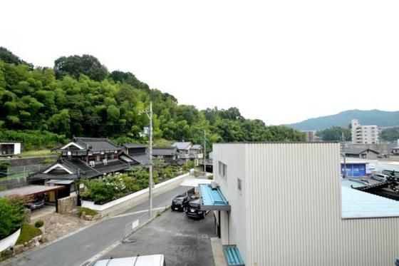 �y���]�z�@