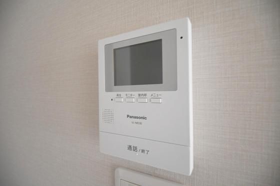 �y�Z�L�����e�B�z�@