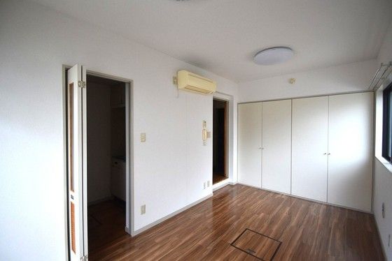 �y�����E���r���O�z�@