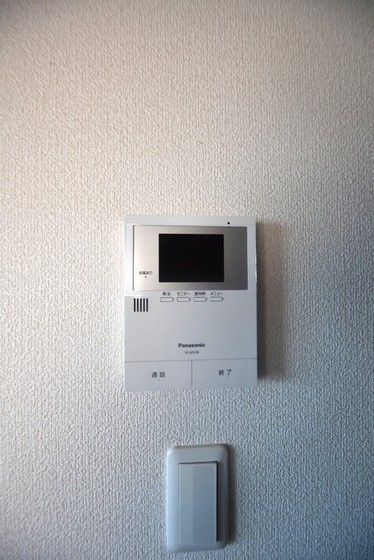 �y�Z�L�����e�B�z�@