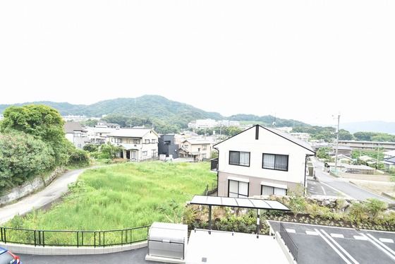 �y���]�z�@