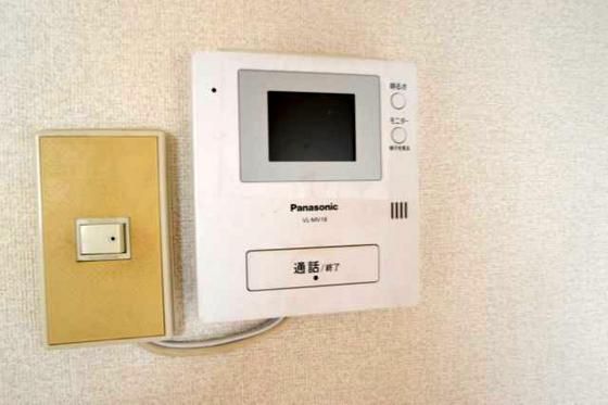 �y�Z�L�����e�B�z�@