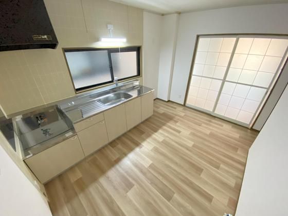 �y�����E���r���O�z�@