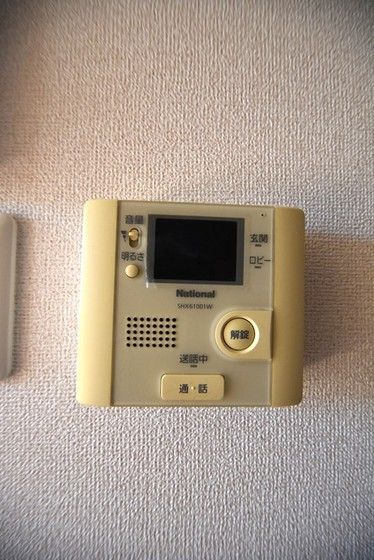 �y�Z�L�����e�B�z�@