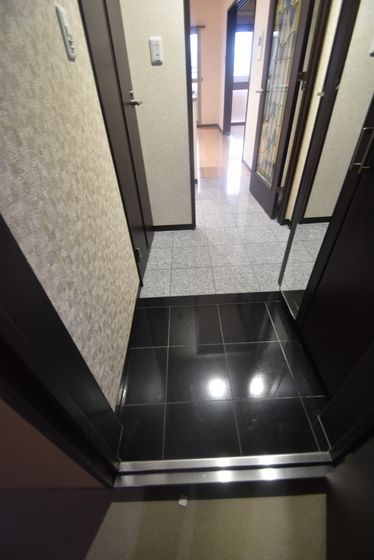 �y���ցz�@�������̏d���ȕ��͋C�̌��փX�y�[�X