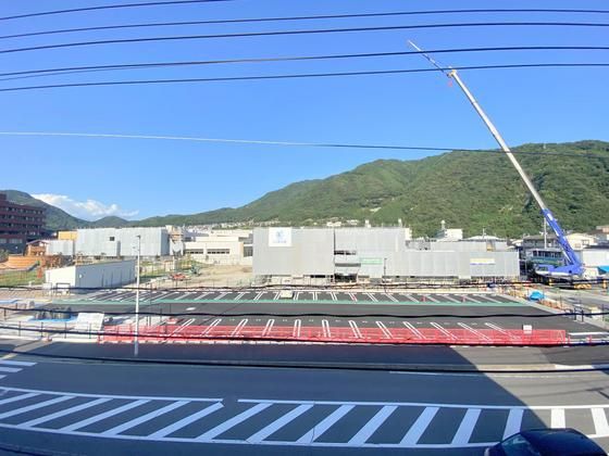 �y���]�z�@