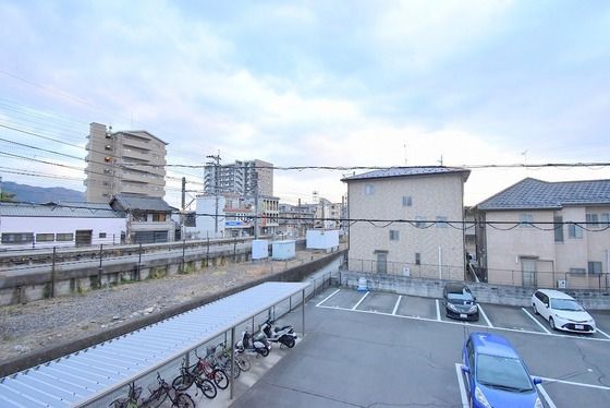 �y���]�z�@