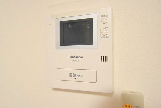 �y�Z�L�����e�B�z�@