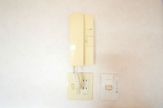 �y�Z�L�����e�B�z�@