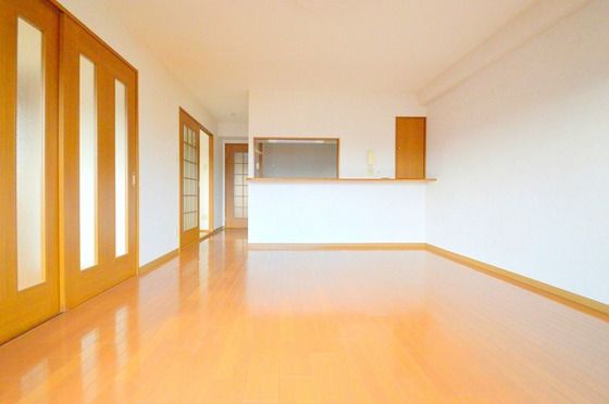 �y�����E���r���O�z�@