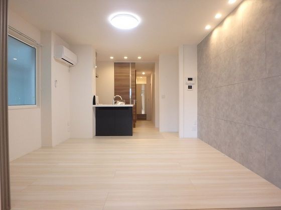 �y�����E���r���O�z�@